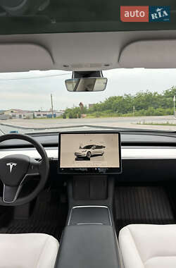 Седан Tesla Model 3 2022 в 