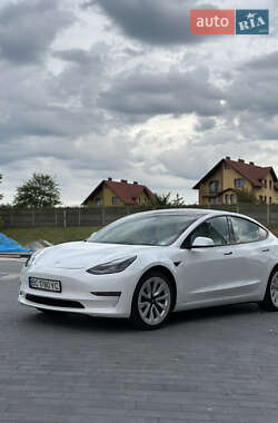 Седан Tesla Model 3 2022 в 