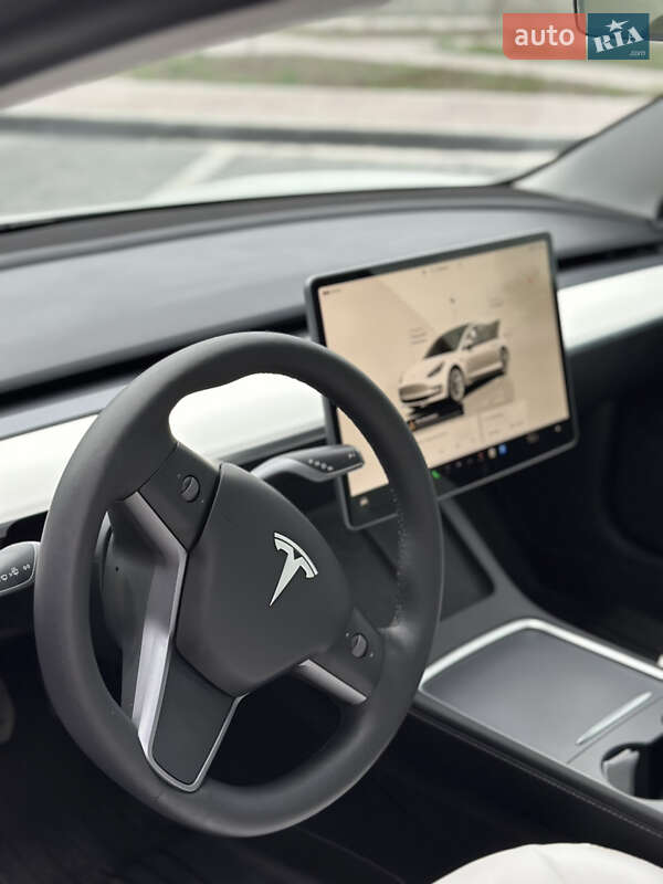 Седан Tesla Model 3 2022 в Мостиске