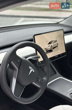 Седан Tesla Model 3 2022 в 