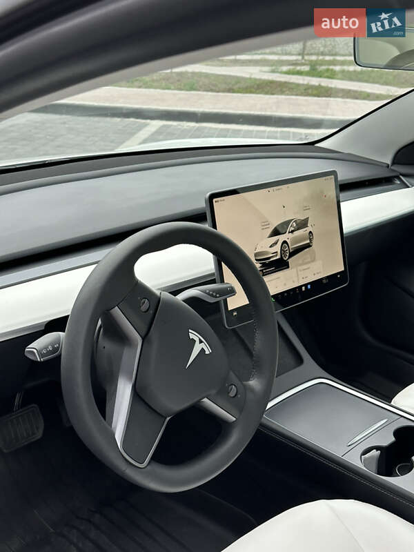 Седан Tesla Model 3 2022 в Мостиске