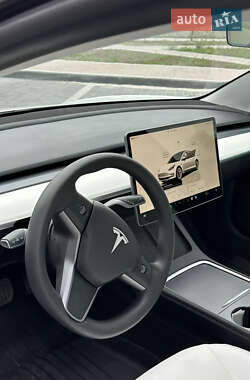 Седан Tesla Model 3 2022 в 