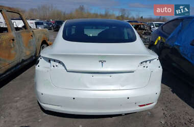 Седан Tesla Model 3 2021 в 