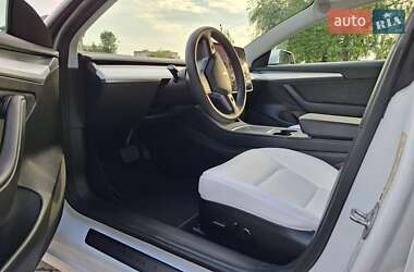 Седан Tesla Model 3 2021 в 