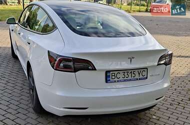 Седан Tesla Model 3 2021 в 