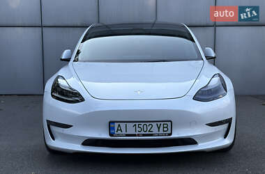 Седан Tesla Model 3 2022 в 