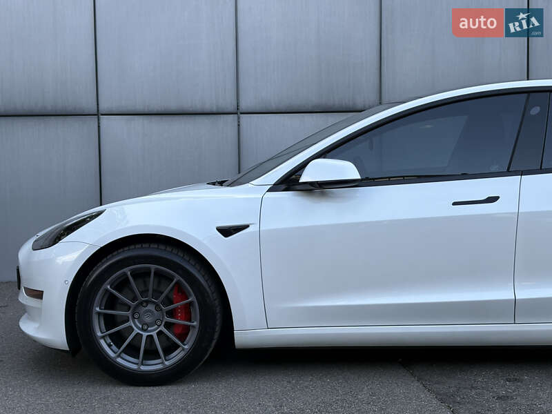 Седан Tesla Model 3 2022 в Києві