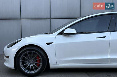 Седан Tesla Model 3 2022 в 
