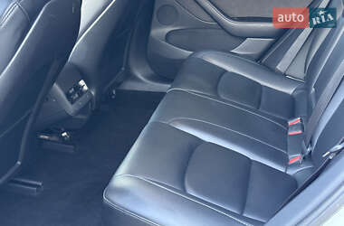 Седан Tesla Model 3 2022 в 