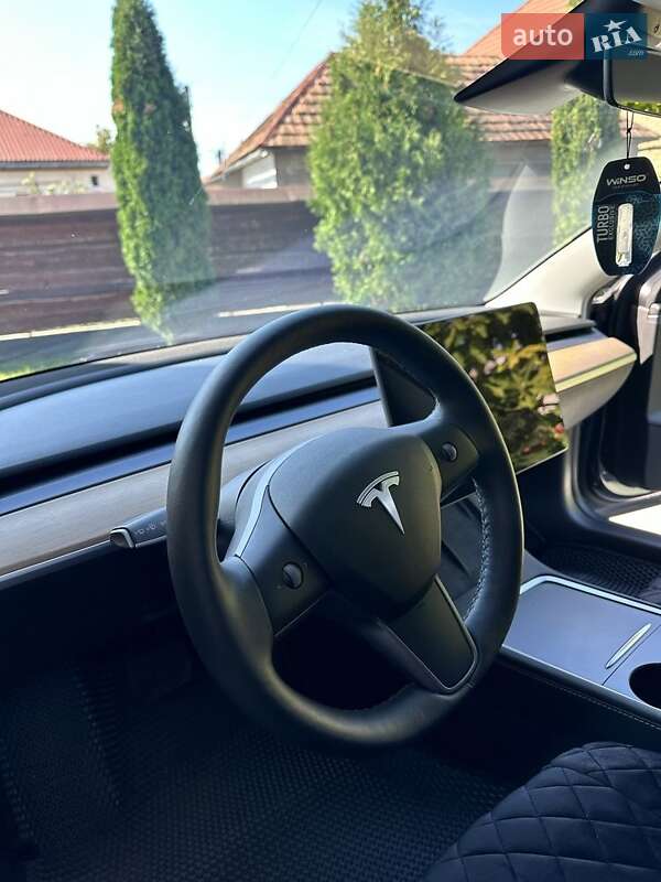 Седан Tesla Model 3 2022 в 