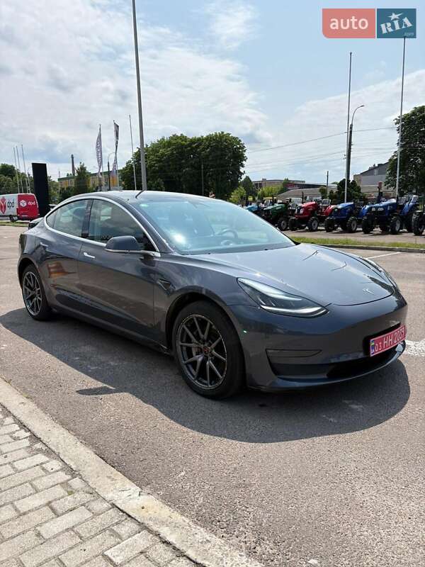 Седан Tesla Model 3 2019 в Ровно