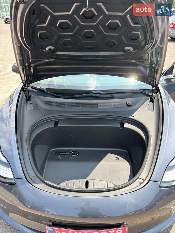 Седан Tesla Model 3 2019 в Ровно