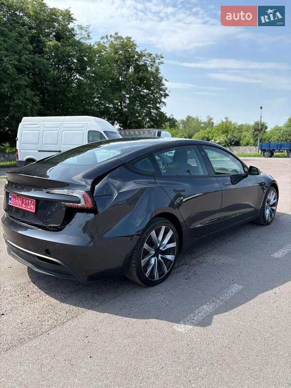 Седан Tesla Model 3 2024 в Ровно