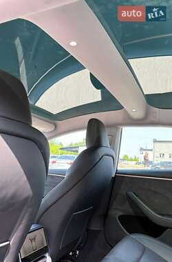 Седан Tesla Model 3 2024 в 