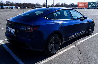 Седан Tesla Model 3 2022 в 
