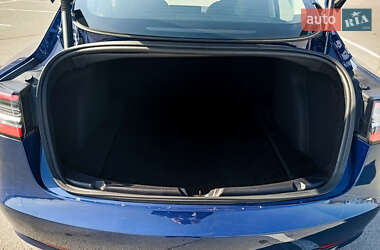 Седан Tesla Model 3 2022 в 