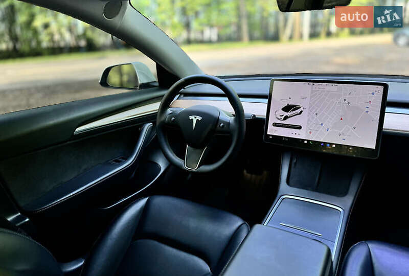 Седан Tesla Model 3 2022 в Львове