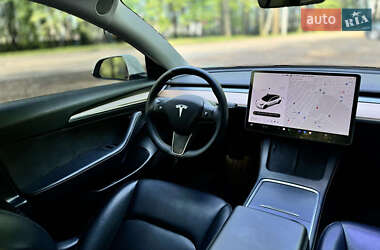 Седан Tesla Model 3 2022 в 