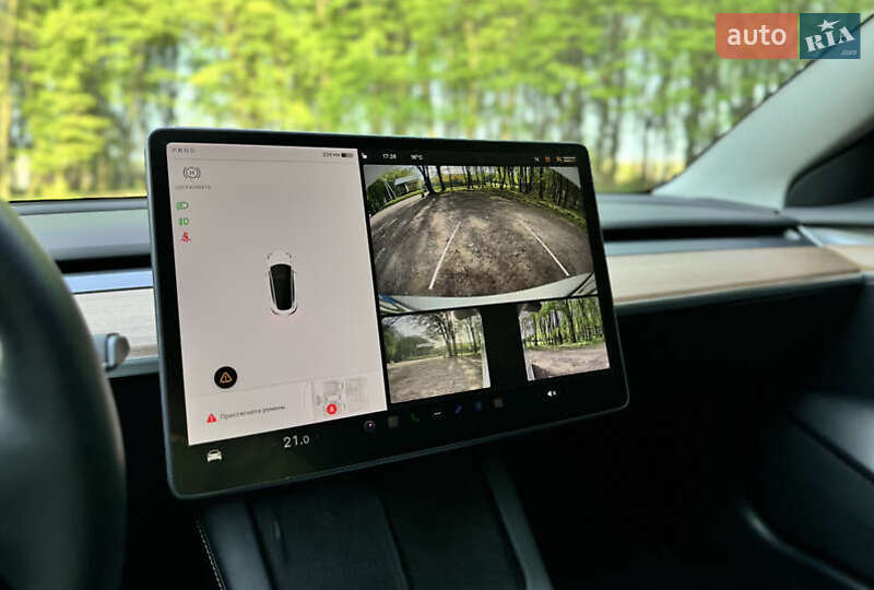 Седан Tesla Model 3 2022 в Львове