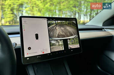 Седан Tesla Model 3 2022 в 