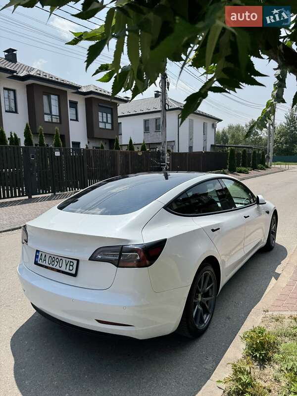 Седан Tesla Model 3 2021 в Броварах