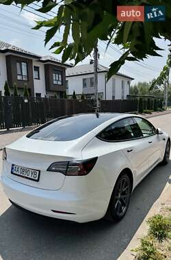 Седан Tesla Model 3 2021 в 