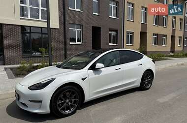 Седан Tesla Model 3 2021 в 