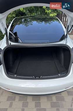Седан Tesla Model 3 2021 в 