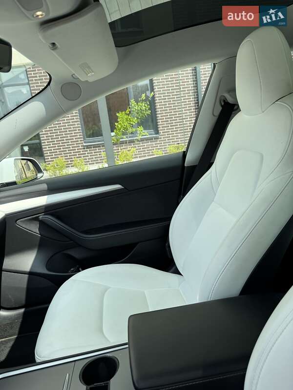Седан Tesla Model 3 2021 в Броварах