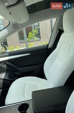 Седан Tesla Model 3 2021 в 