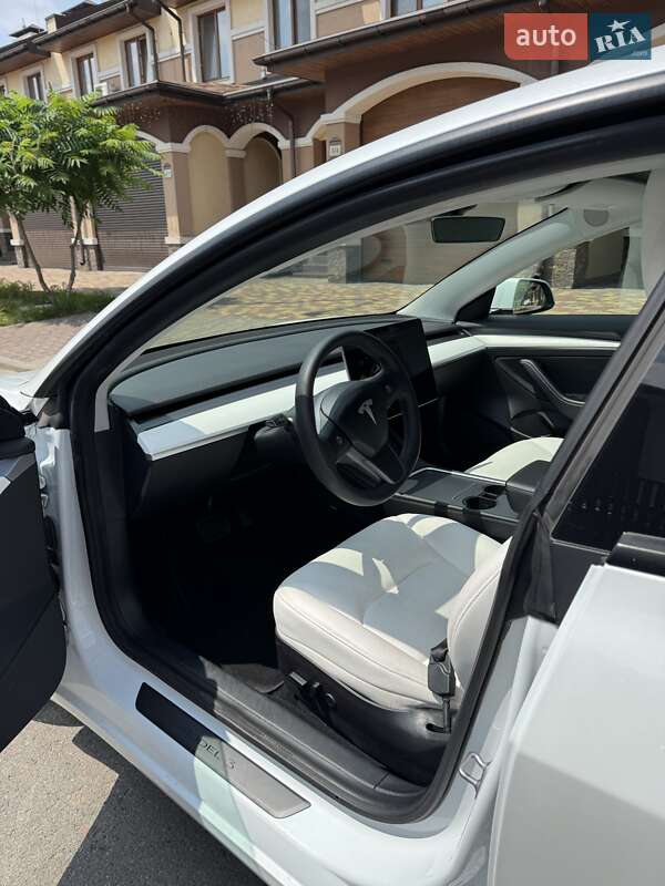 Седан Tesla Model 3 2021 в Броварах