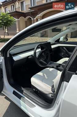 Седан Tesla Model 3 2021 в 