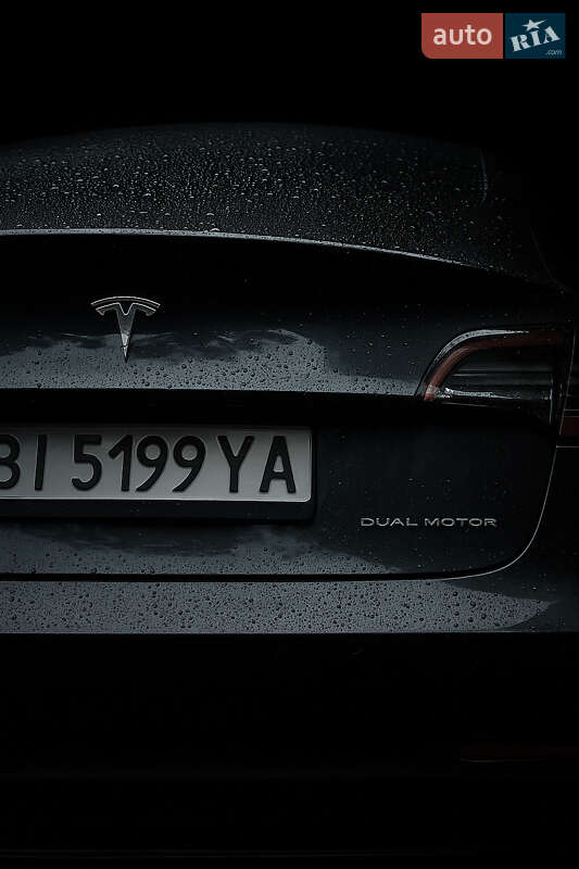 Седан Tesla Model 3 2022 в 