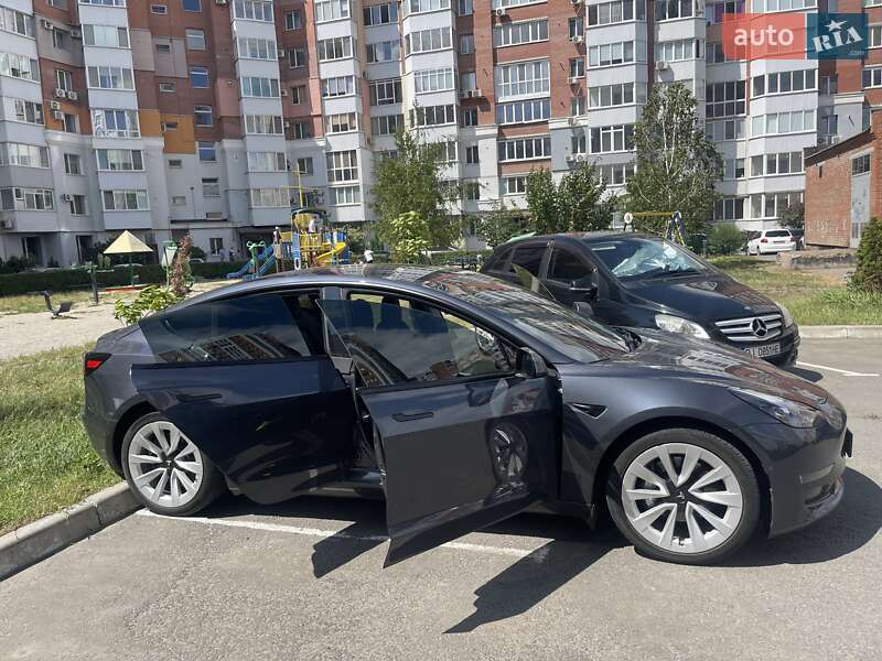Седан Tesla Model 3 2022 в Полтаве