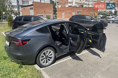 Седан Tesla Model 3 2022 в 