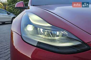 Седан Tesla Model 3 2021 в 