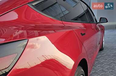 Седан Tesla Model 3 2021 в 
