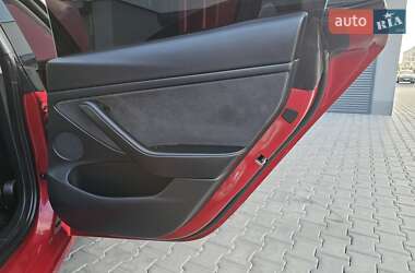 Седан Tesla Model 3 2021 в 