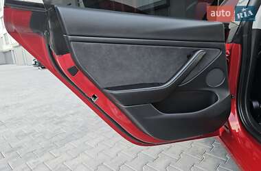 Седан Tesla Model 3 2021 в 