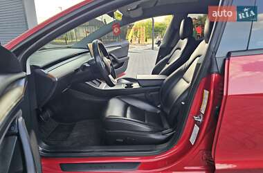 Седан Tesla Model 3 2021 в 