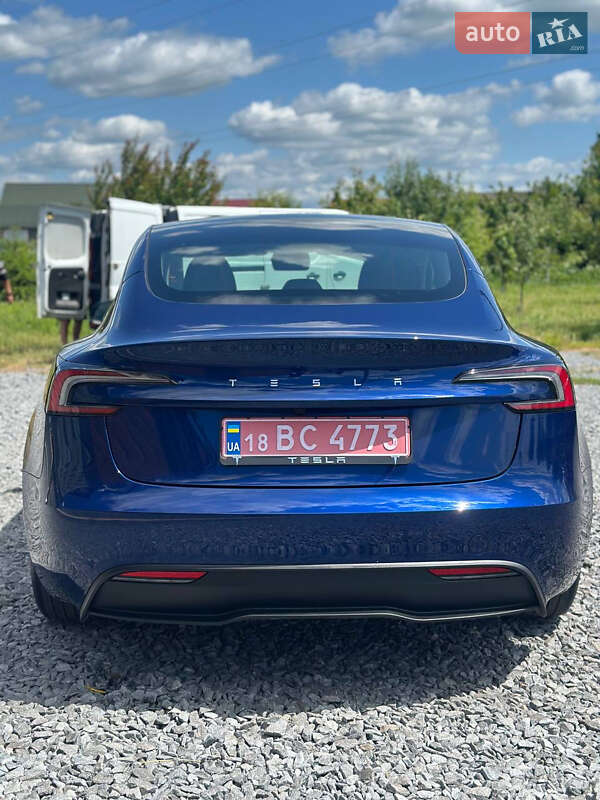 Седан Tesla Model 3 2024 в Дубно