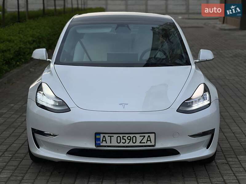 Седан Tesla Model 3 2019 в Ивано-Франковске