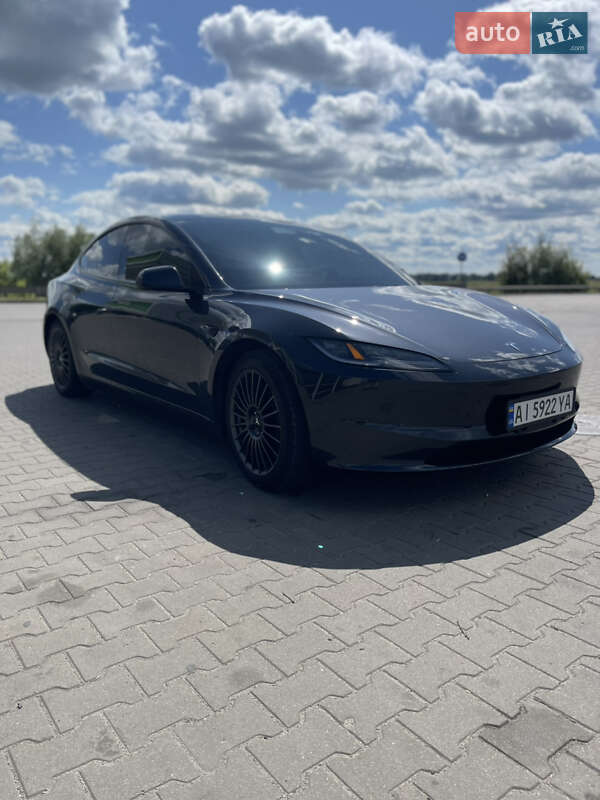 Седан Tesla Model 3 2024 в Буче