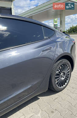 Седан Tesla Model 3 2024 в 
