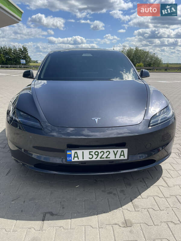 Седан Tesla Model 3 2024 в Буче
