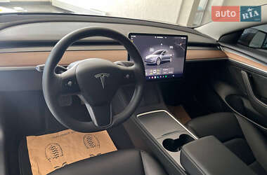 Седан Tesla Model 3 2023 в 