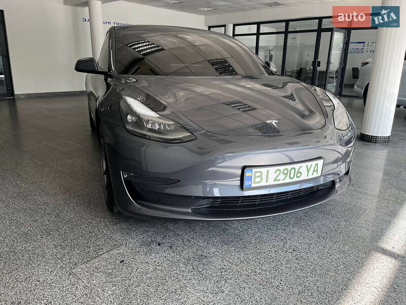 Седан Tesla Model 3 2023 в 
