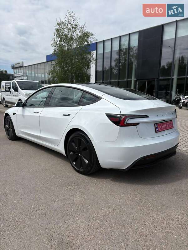 Седан Tesla Model 3 2024 в Ровно