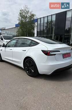 Седан Tesla Model 3 2024 в 