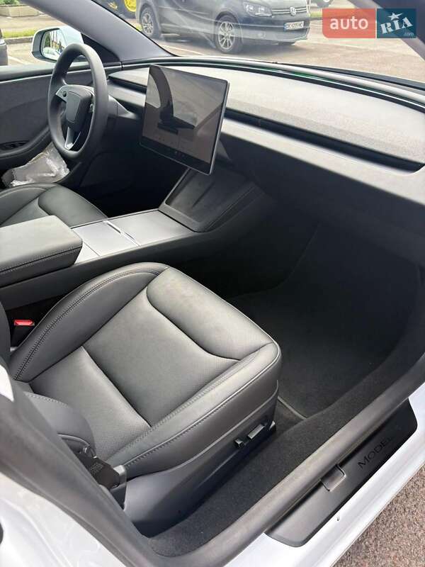 Седан Tesla Model 3 2024 в Ровно